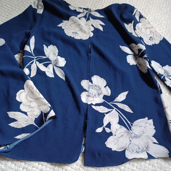 Dynamite navy bell sleeves detailed back silver button blouse top shirt XS rose - Picture 10 of 10